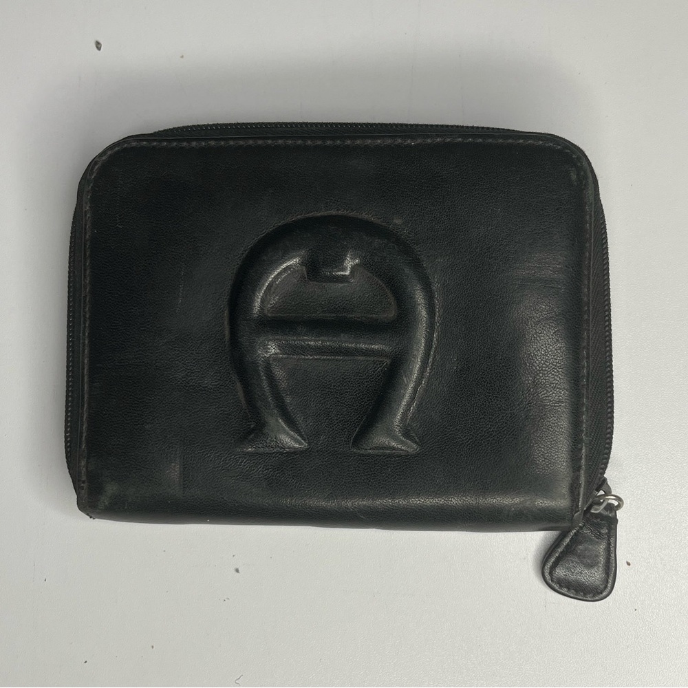 Etienne Aigner Black Leather Zip Around Wallet Coin Purse Embossed Logo